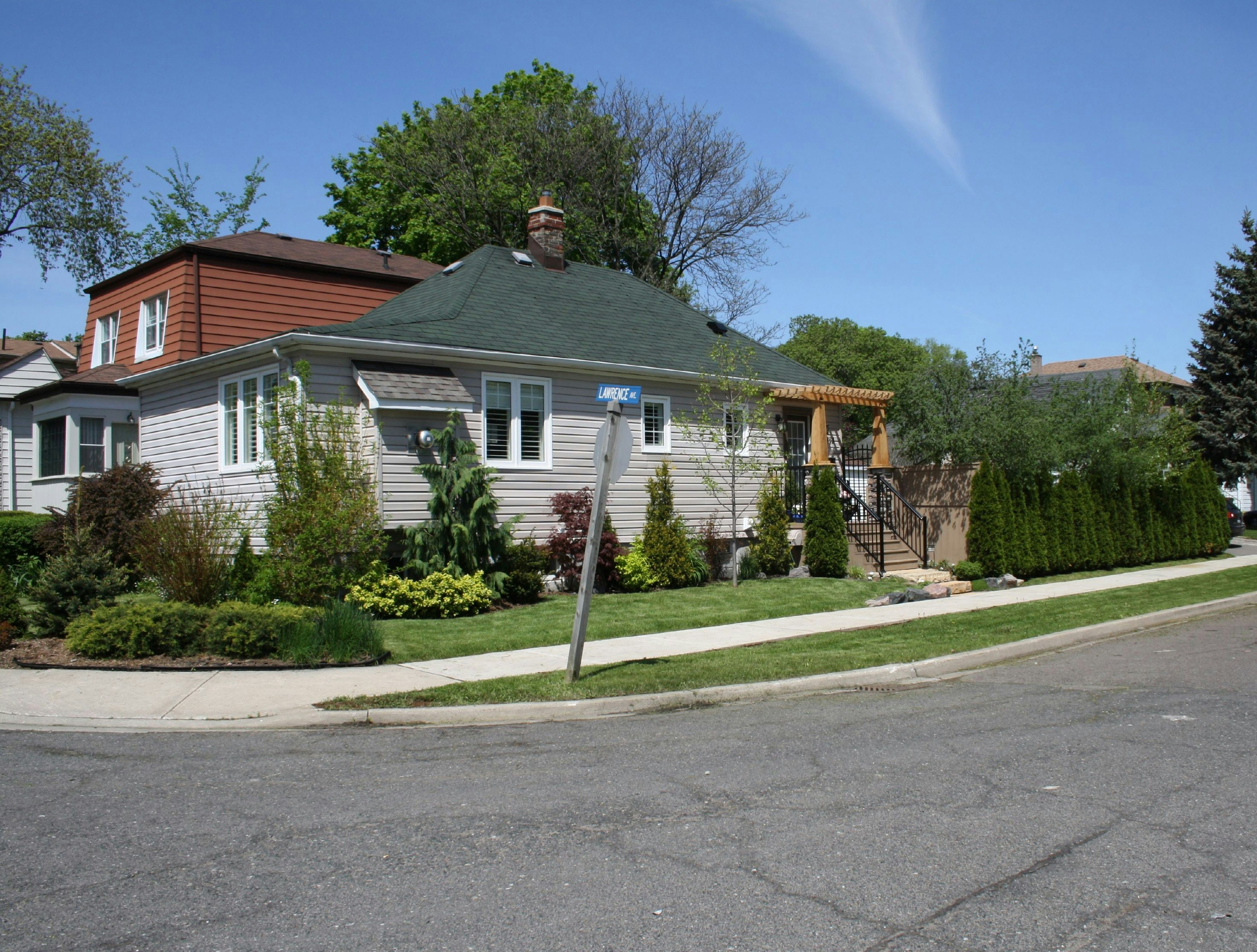 2274 Lawrence Ave West, Toronto, ON M9P2A6, Presented by Kathy and